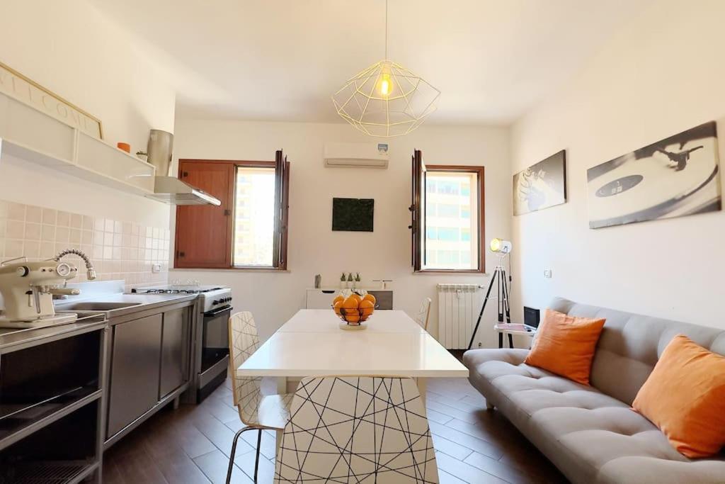 Molo Five Apartment ปาแลร์โม ภายนอก รูปภาพ