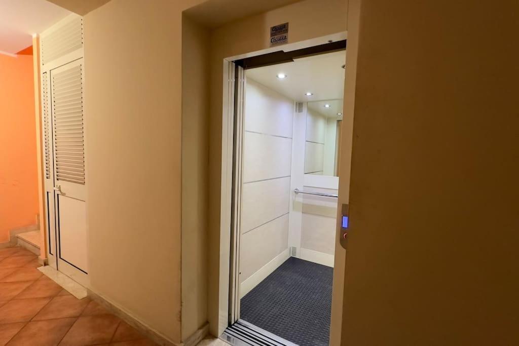 Molo Five Apartment ปาแลร์โม ภายนอก รูปภาพ